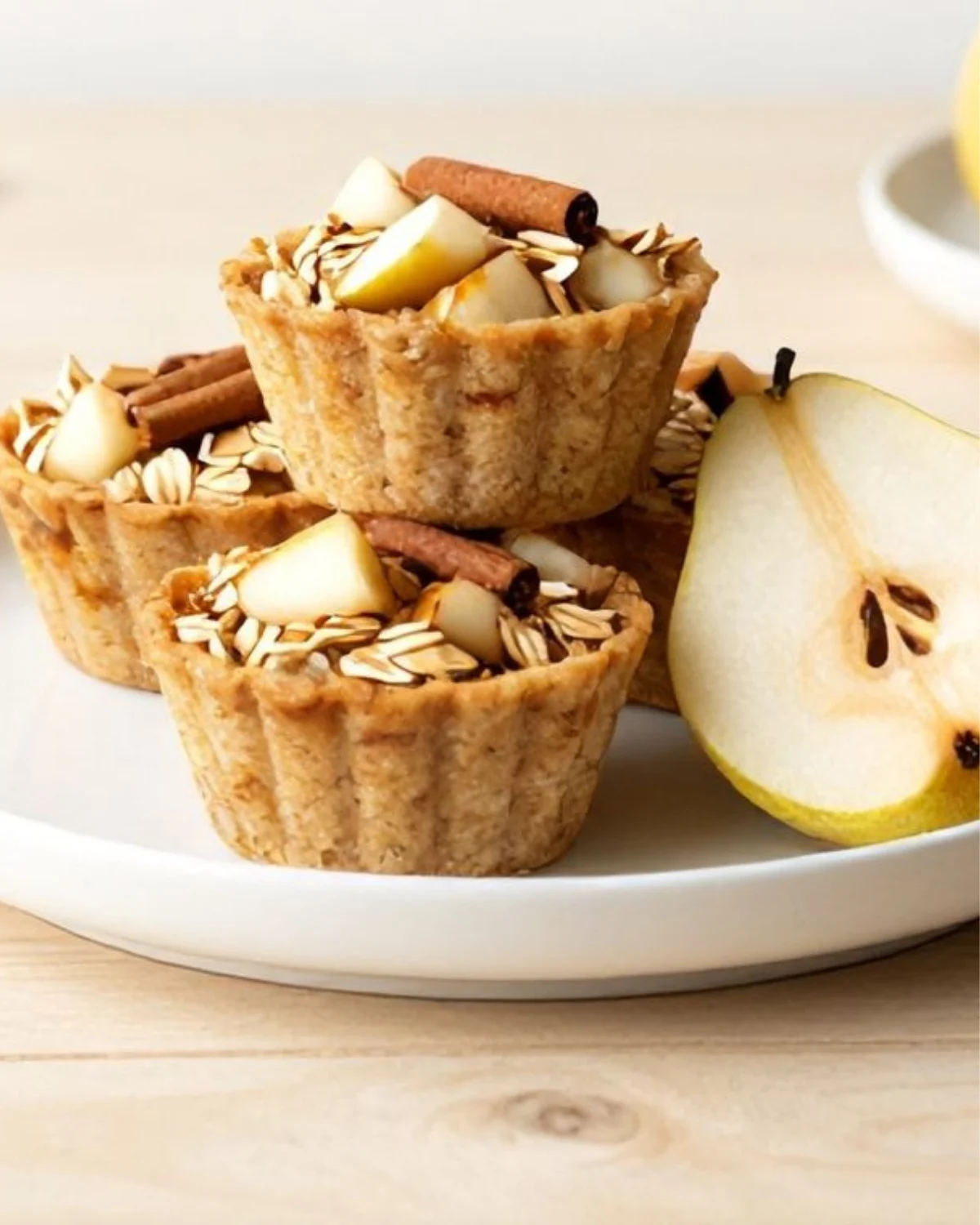 Pear cinnamon oatmeal breakfast cups